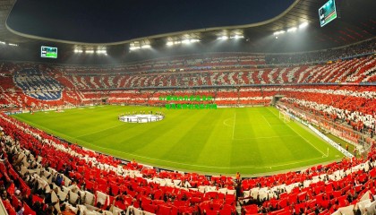 S7赛场内外悲喜交织，电竞世界的光影共鸣